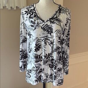 Amber Sun XL Tropical Floral Black White Women's V-Neck Long Sleeve Top